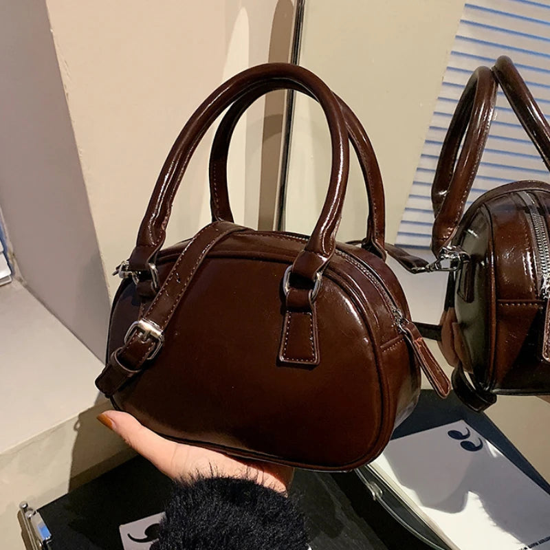 High-End Texture Retro Small Bag 2026 New Women's Bag Autumn and Winter Popular Popular Messenger Bag Portable Square Sling Bags